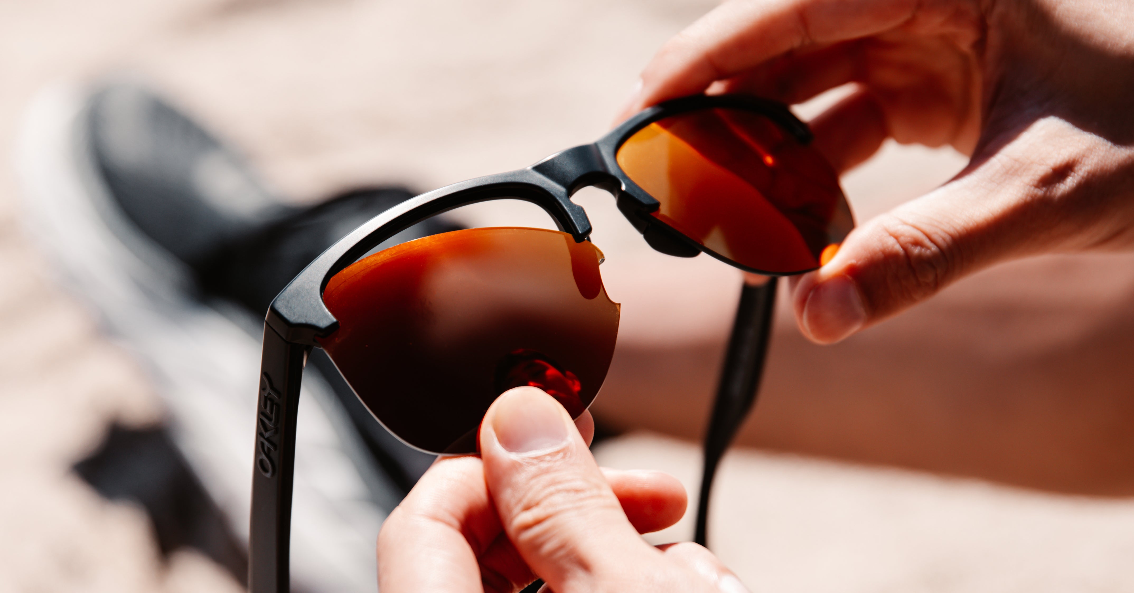 The picture revantoptics.com shows when its homepage is shared