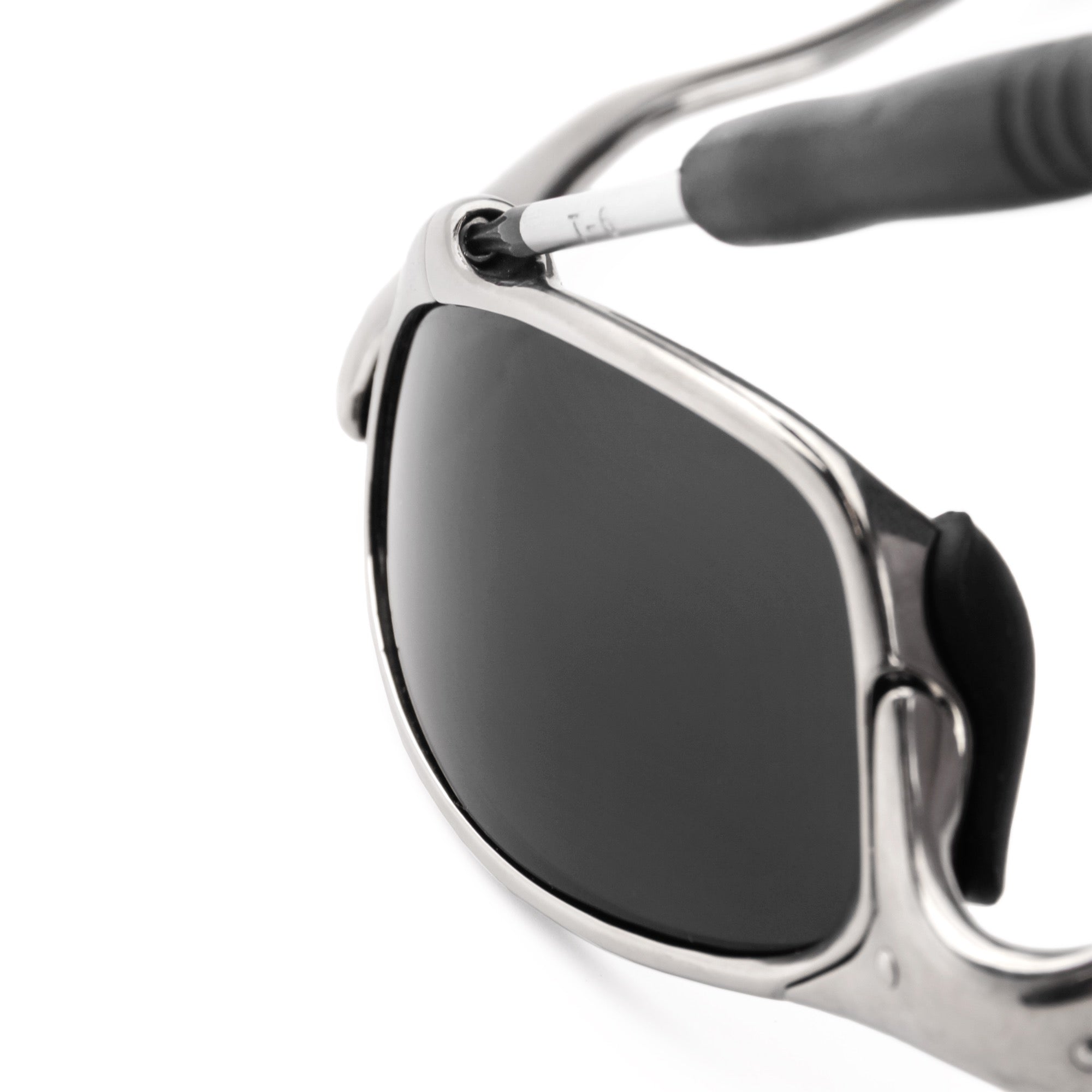 Installing Revant T6 screws in Oakley Juliet sunglasses